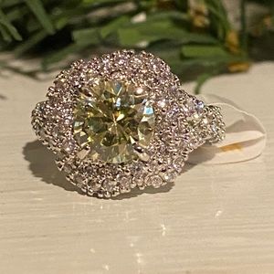 NWT Lime Green Peridot and White Topaz Ring